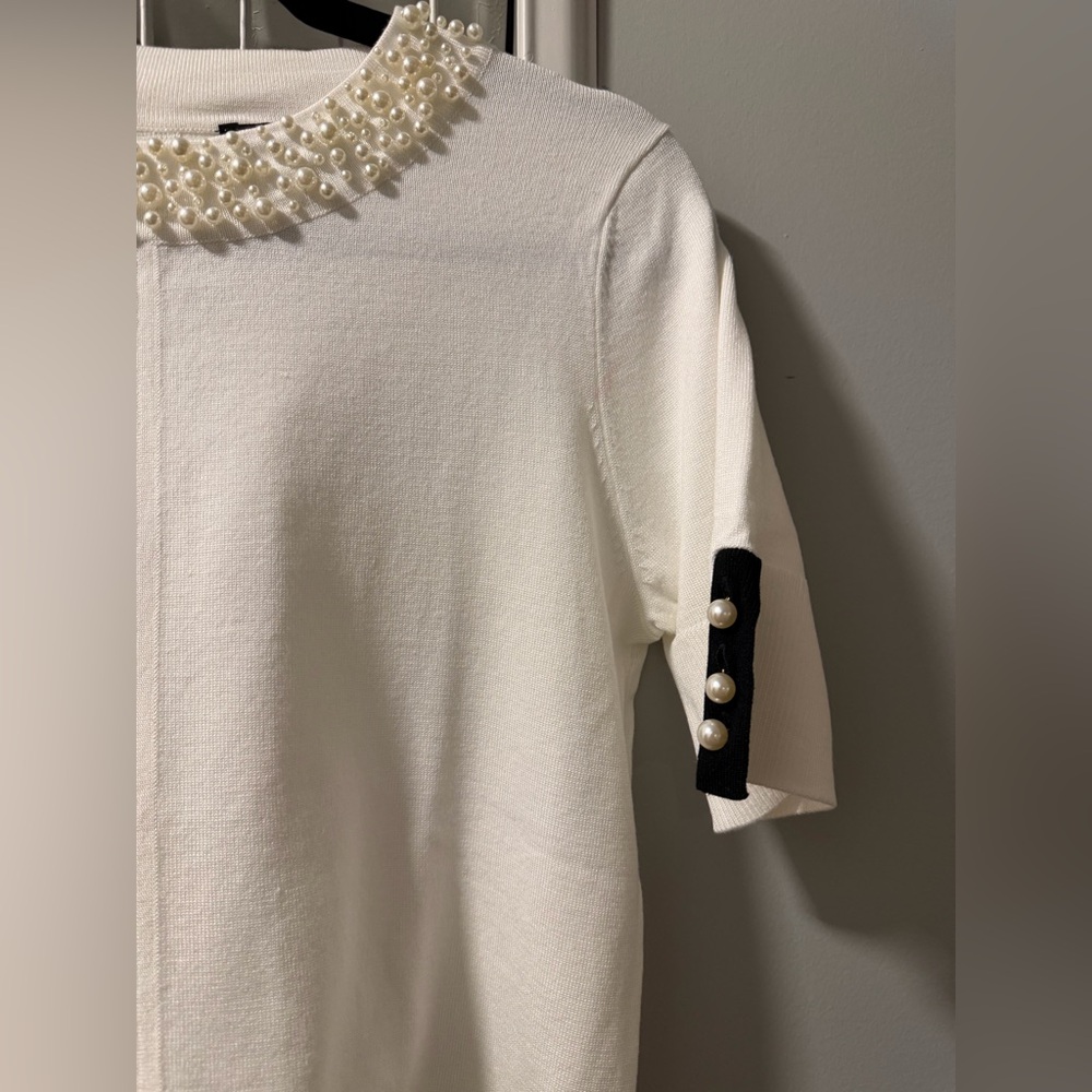 NWOT Karl Lagerfeld White Short Sleeve Top with Pearl Neckline, Sz S - Picture 6 of 7